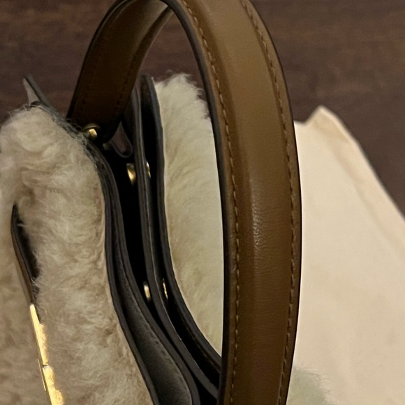 •Tory Burch Lee Radziwill Petite Shearling & leather double bag - Picture 7 of 13